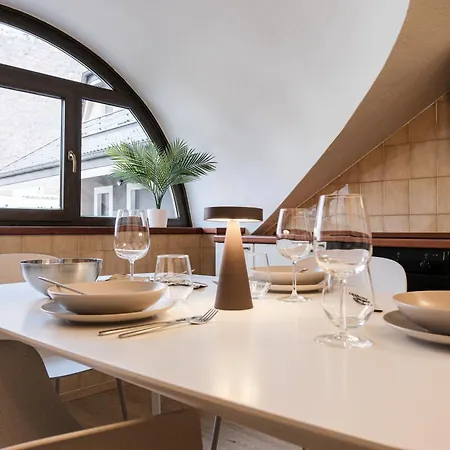 The Core - 4 Min Walk To Bernina Express Apartment *